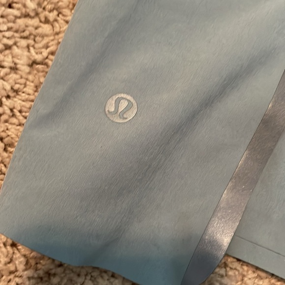 Ladies Lululemon running tank EUC - Picture 4 of 4